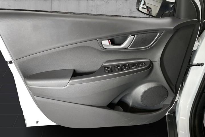 Hvid Hyundai Kona fra 2023