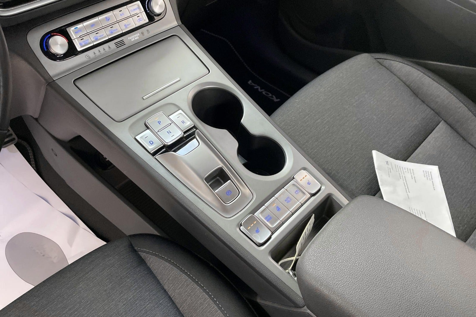 Hvid Hyundai Kona fra 2023