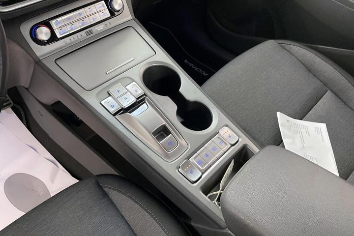 Hvid Hyundai Kona fra 2023