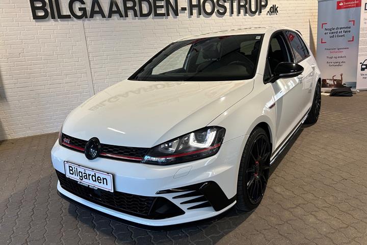 Hvid VW Golf VII fra 2016 set udefra