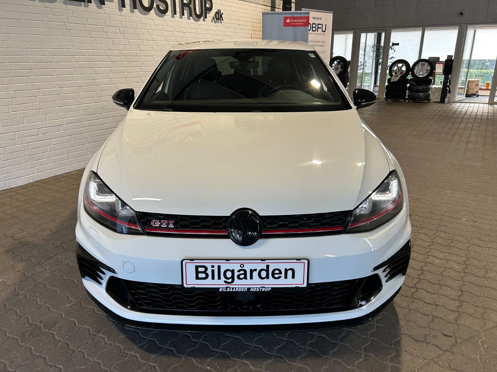 Hvid VW Golf VII fra 2016