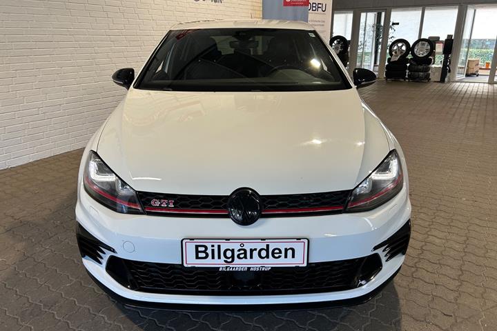 Hvid VW Golf VII fra 2016