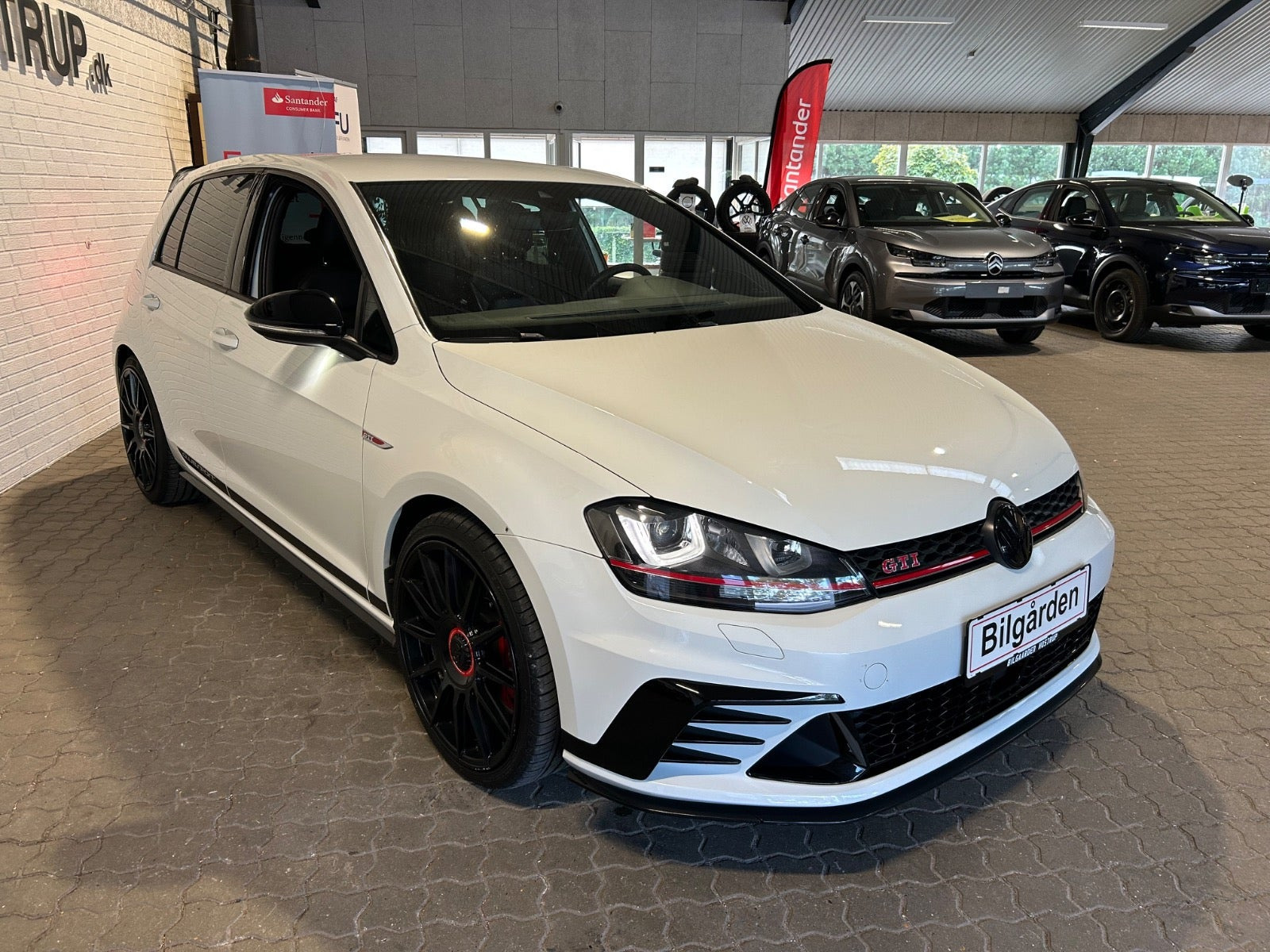 Hvid VW Golf VII fra 2016