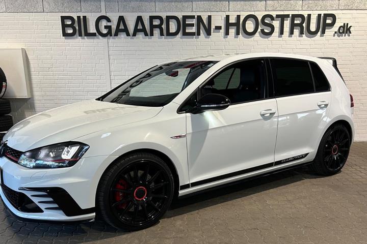 Hvid VW Golf VII fra 2016