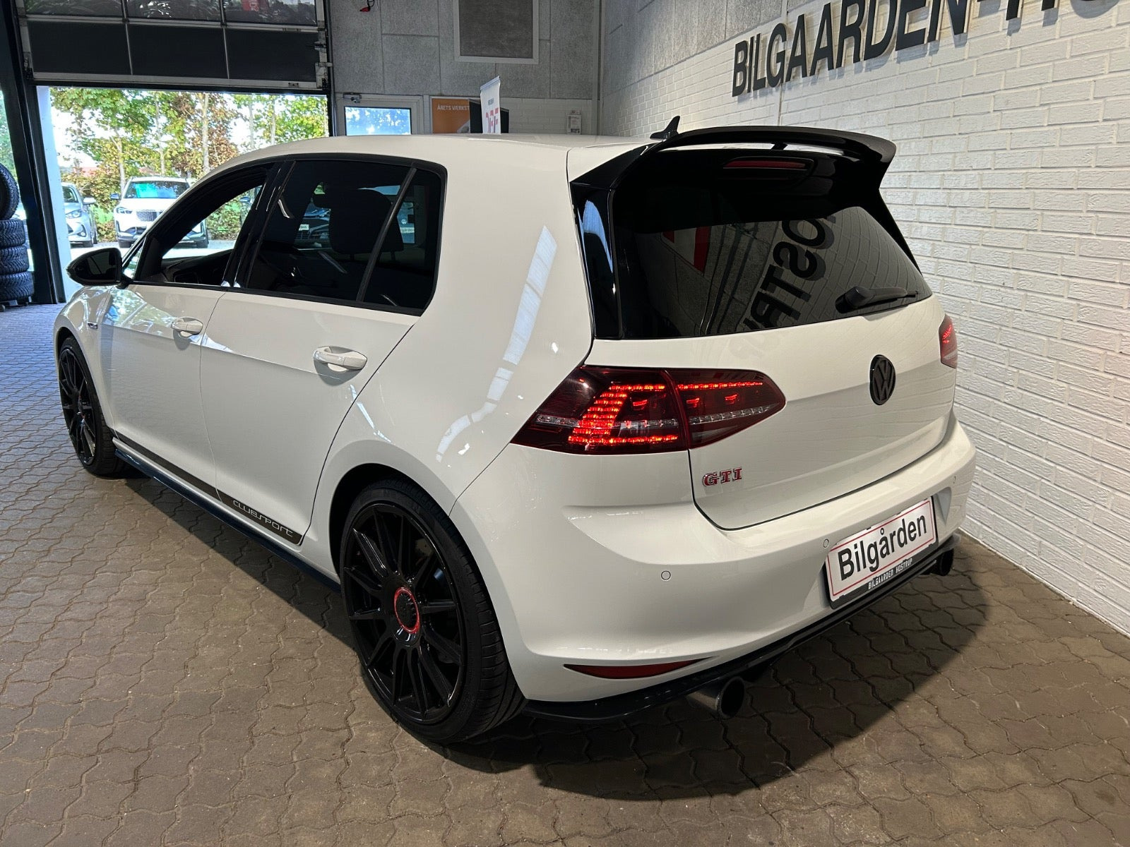 Hvid VW Golf VII fra 2016