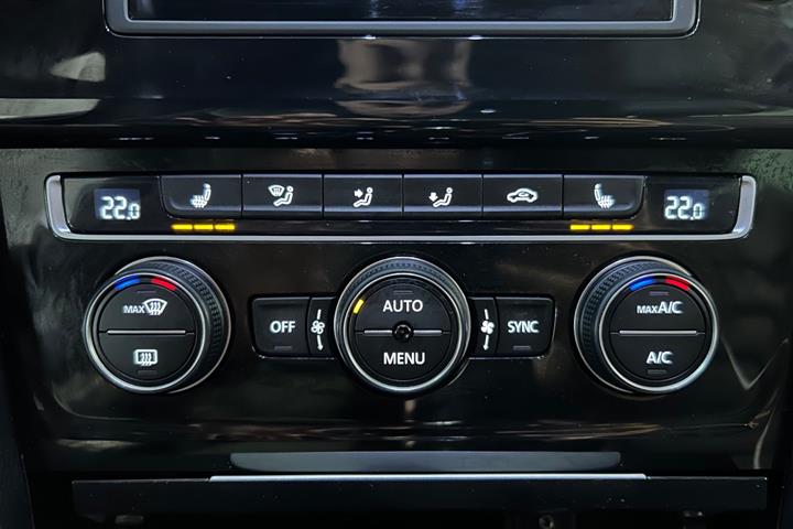 Hvid VW Golf VII fra 2016