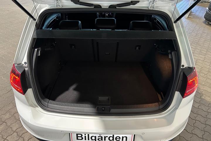Hvid VW Golf VII fra 2016