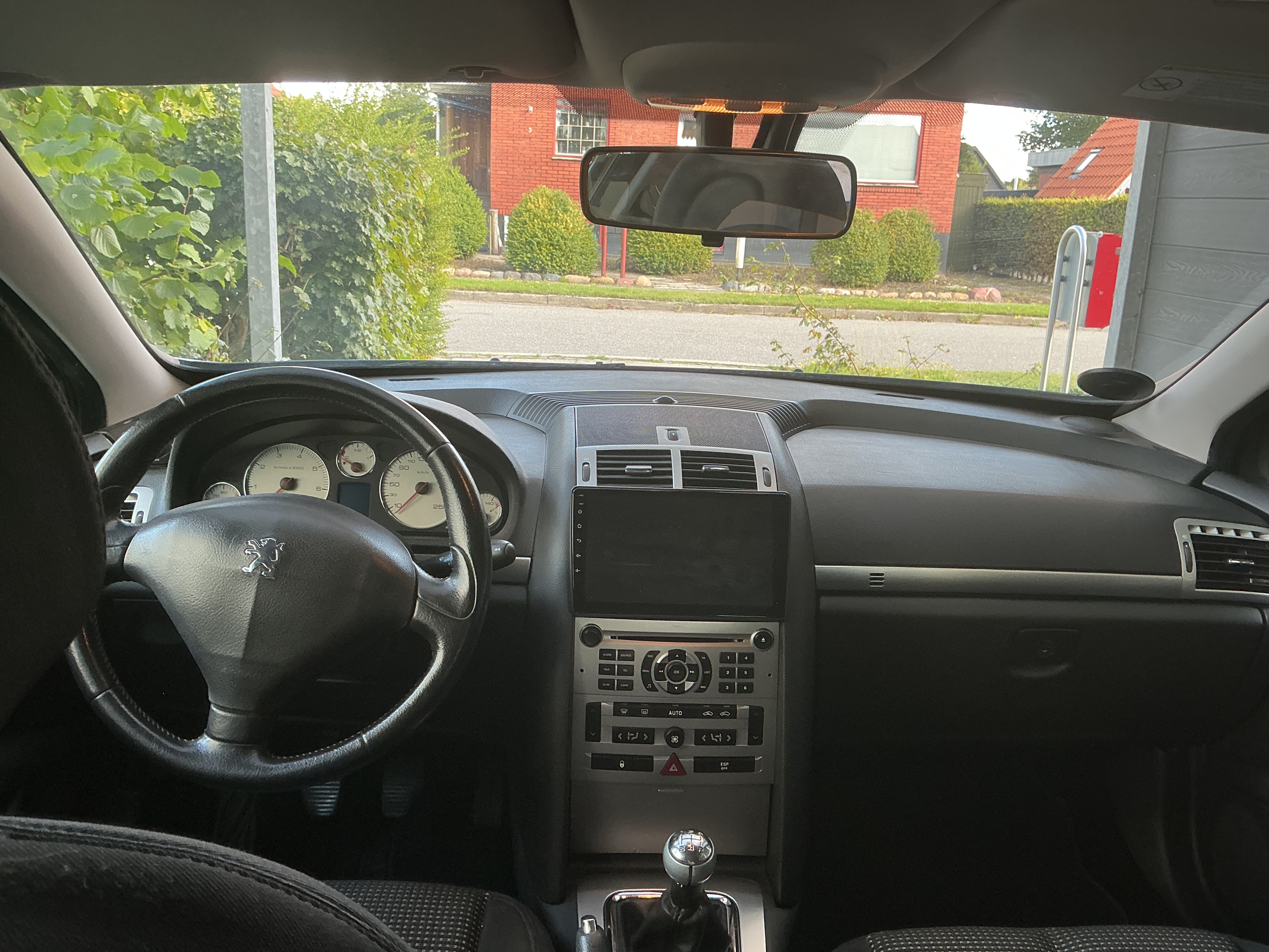 Grå Peugeot 407 fra 2007