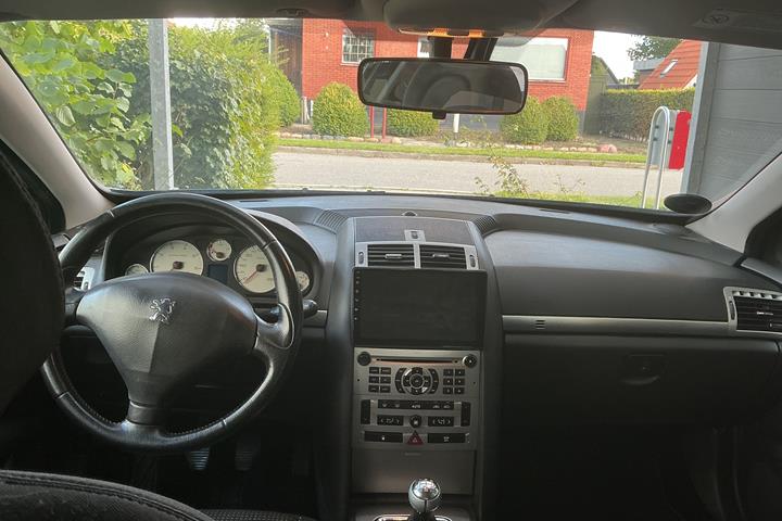 Grå Peugeot 407 fra 2007
