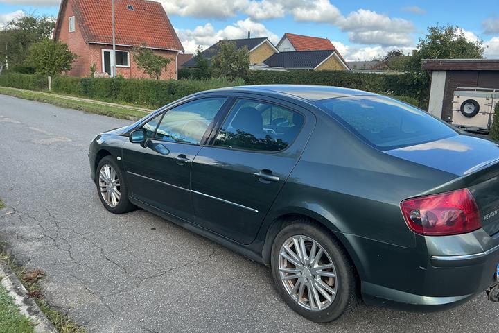 Grå Peugeot 407 fra 2007