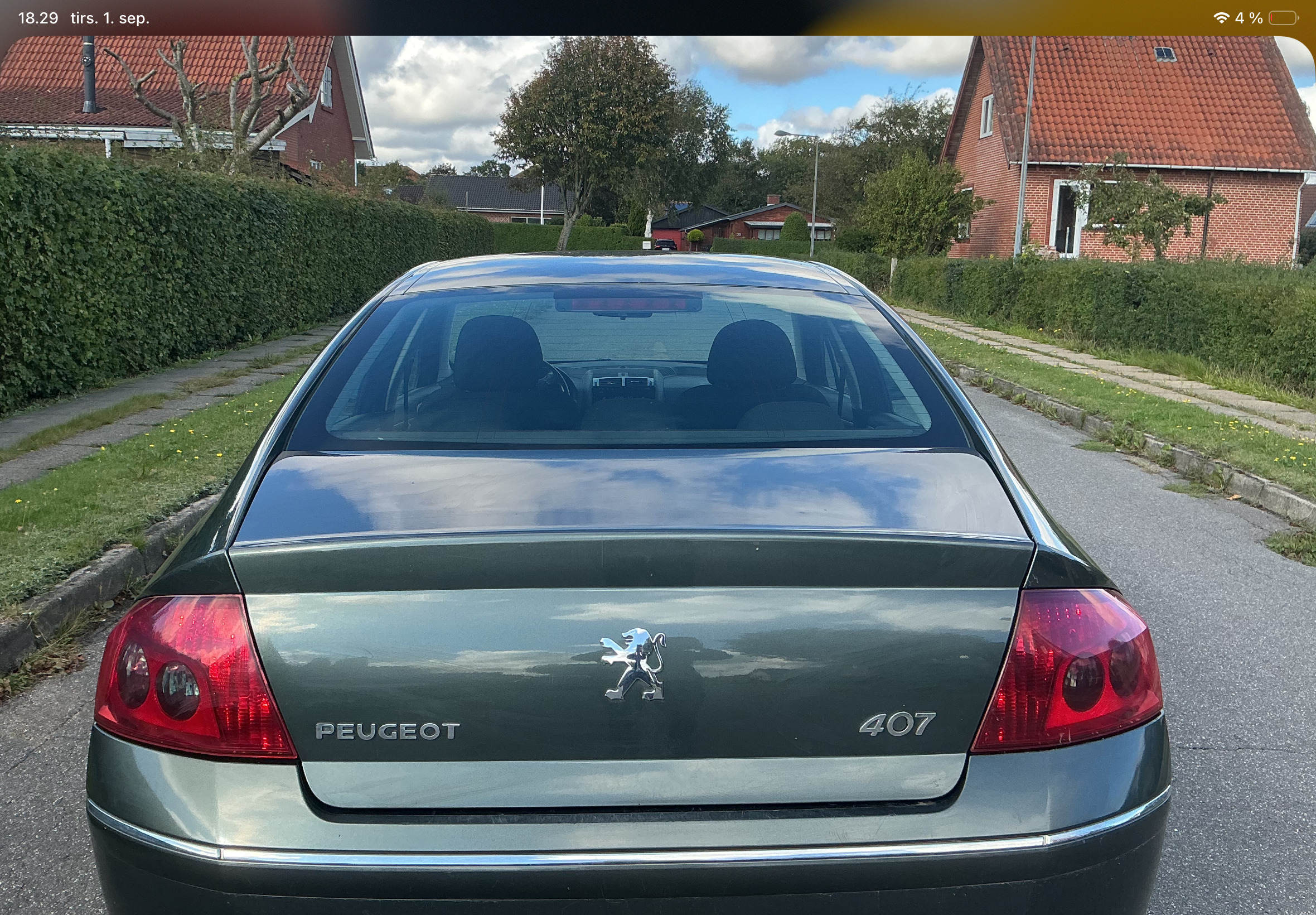 Grå Peugeot 407 fra 2007
