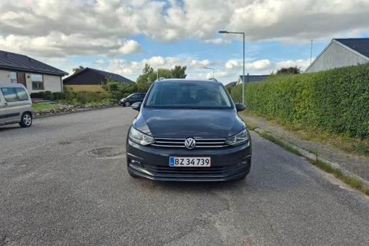 Sølv VW Touran fra 2018