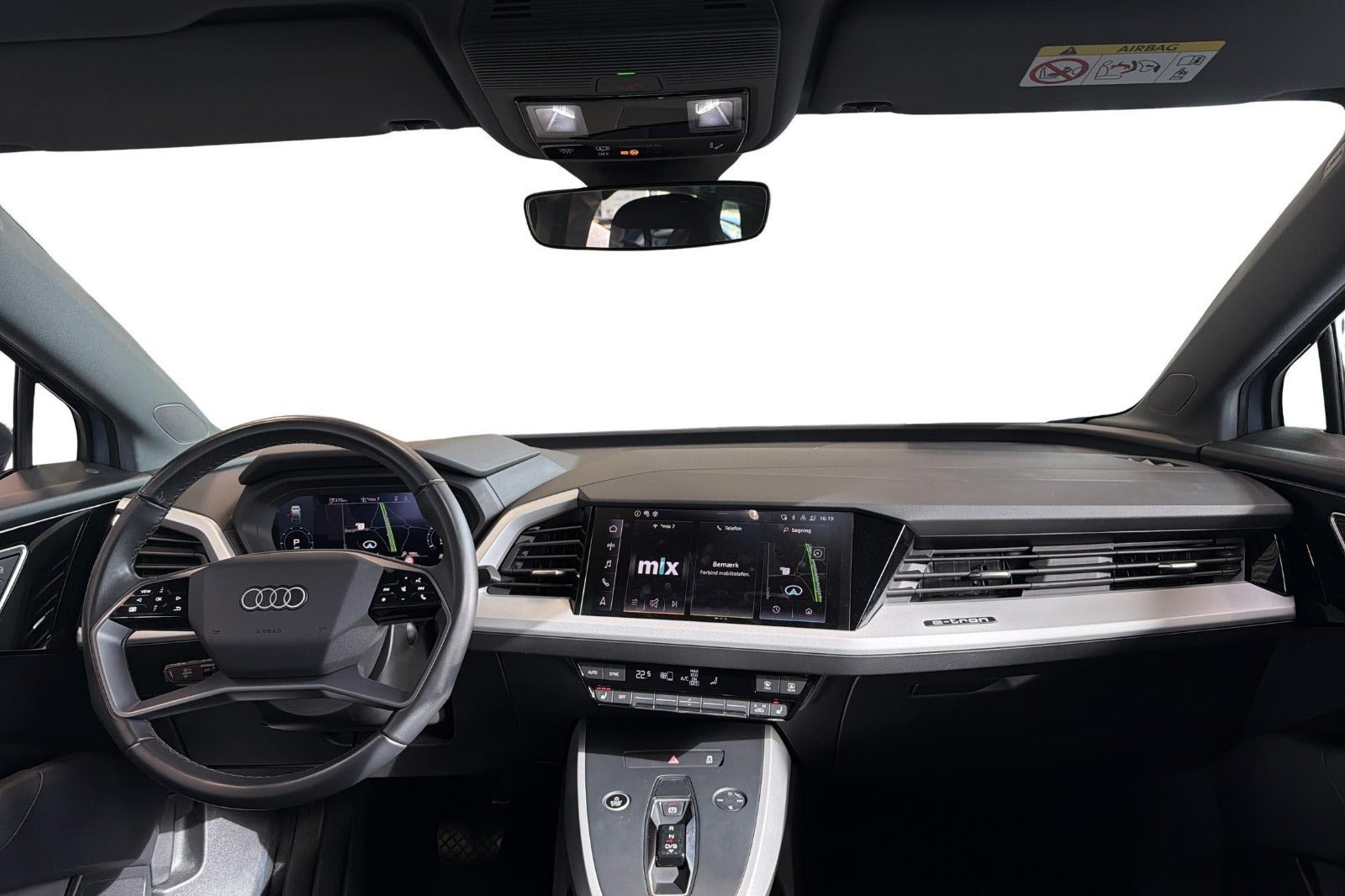 Grå Audi Q4 e-tron fra 2024