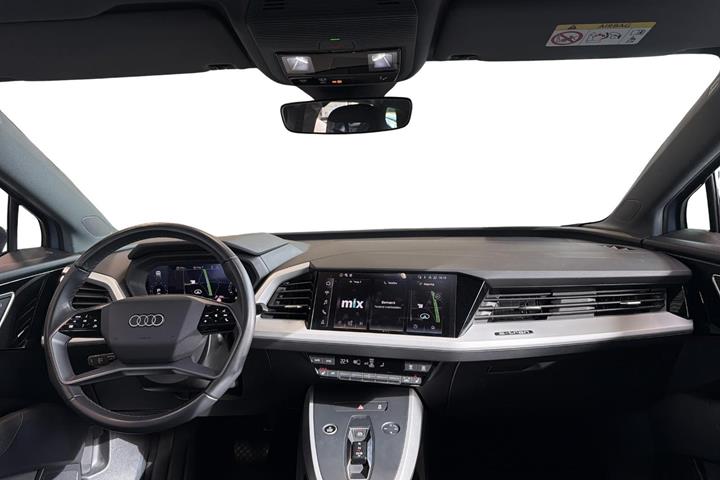Grå Audi Q4 e-tron fra 2024