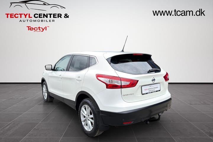 Hvid Nissan Qashqai fra 2016