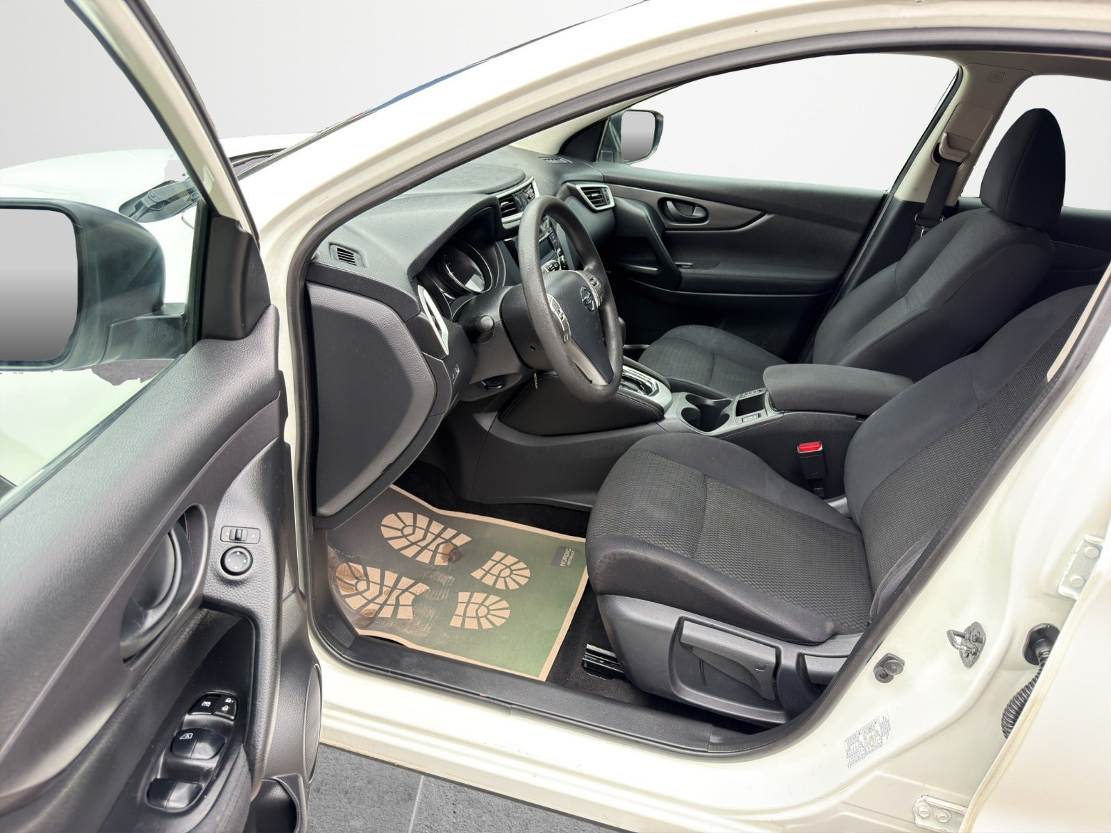 Hvid Nissan Qashqai fra 2016