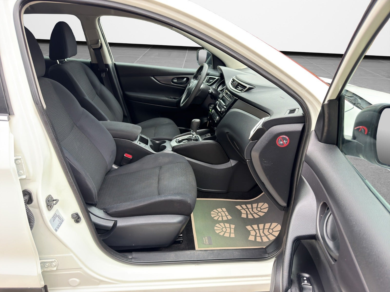 Hvid Nissan Qashqai fra 2016