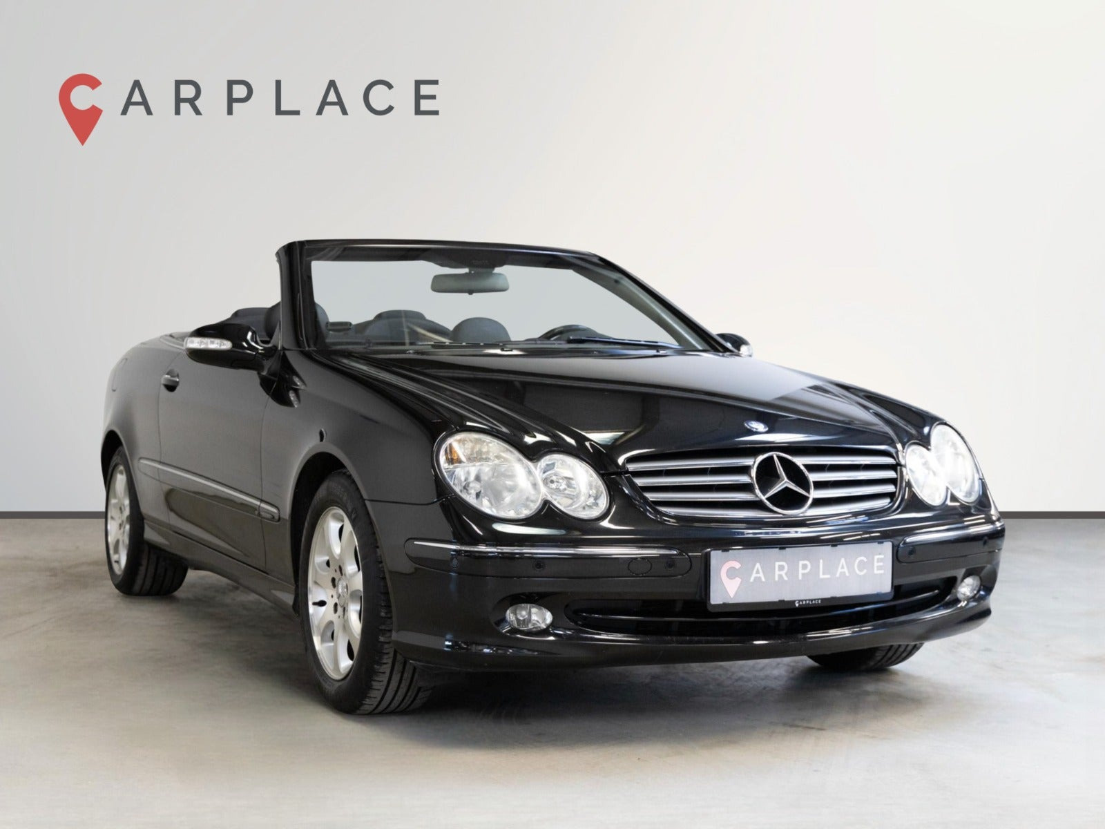 Sort Mercedes CLK240 fra 2003