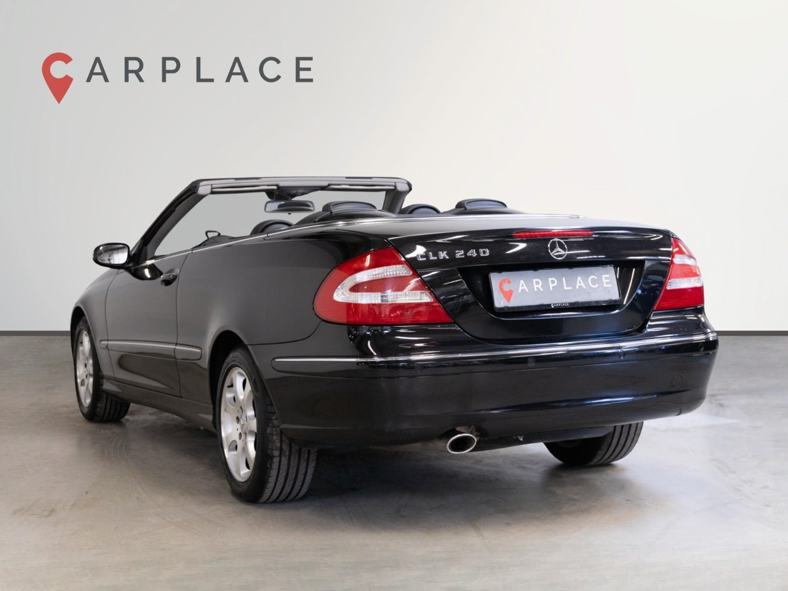 Sort Mercedes CLK240 fra 2003
