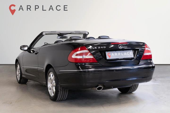 Sort Mercedes CLK240 fra 2003