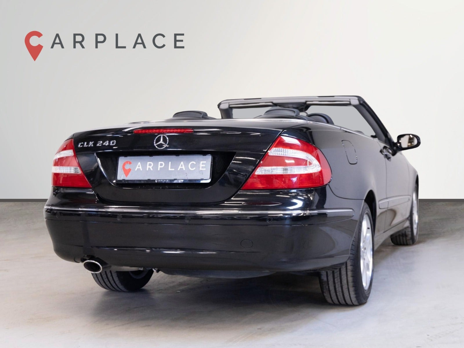 Sort Mercedes CLK240 fra 2003