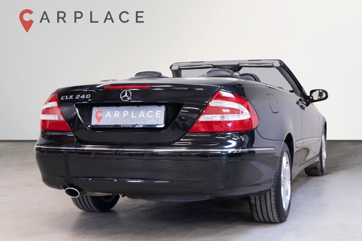 Sort Mercedes CLK240 fra 2003