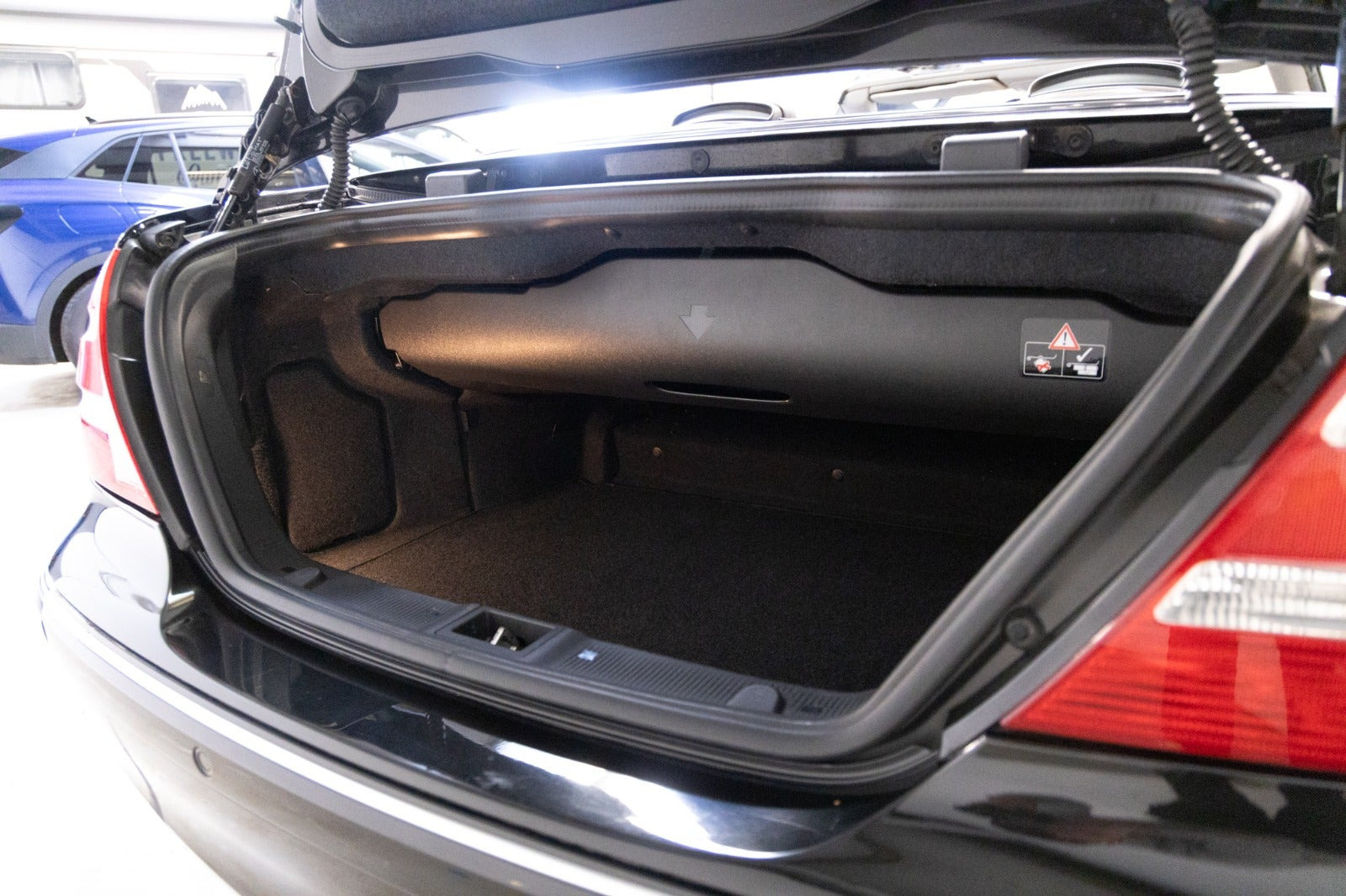 Sort Mercedes CLK240 fra 2003