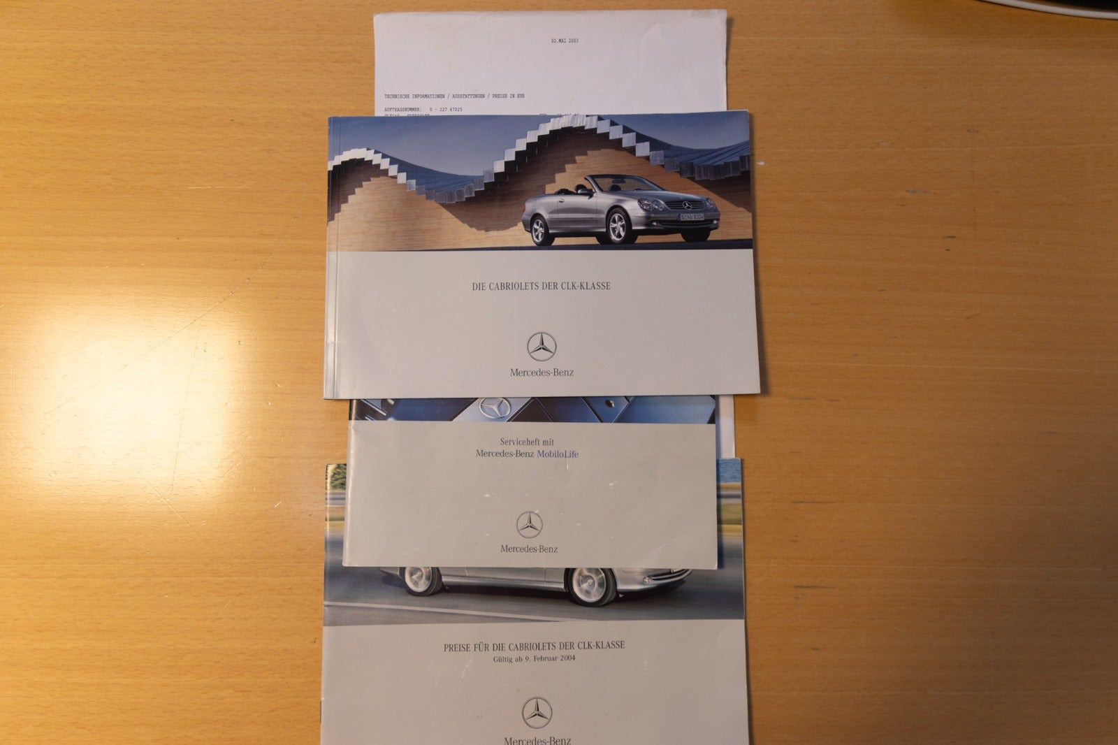 Sort Mercedes CLK240 fra 2003