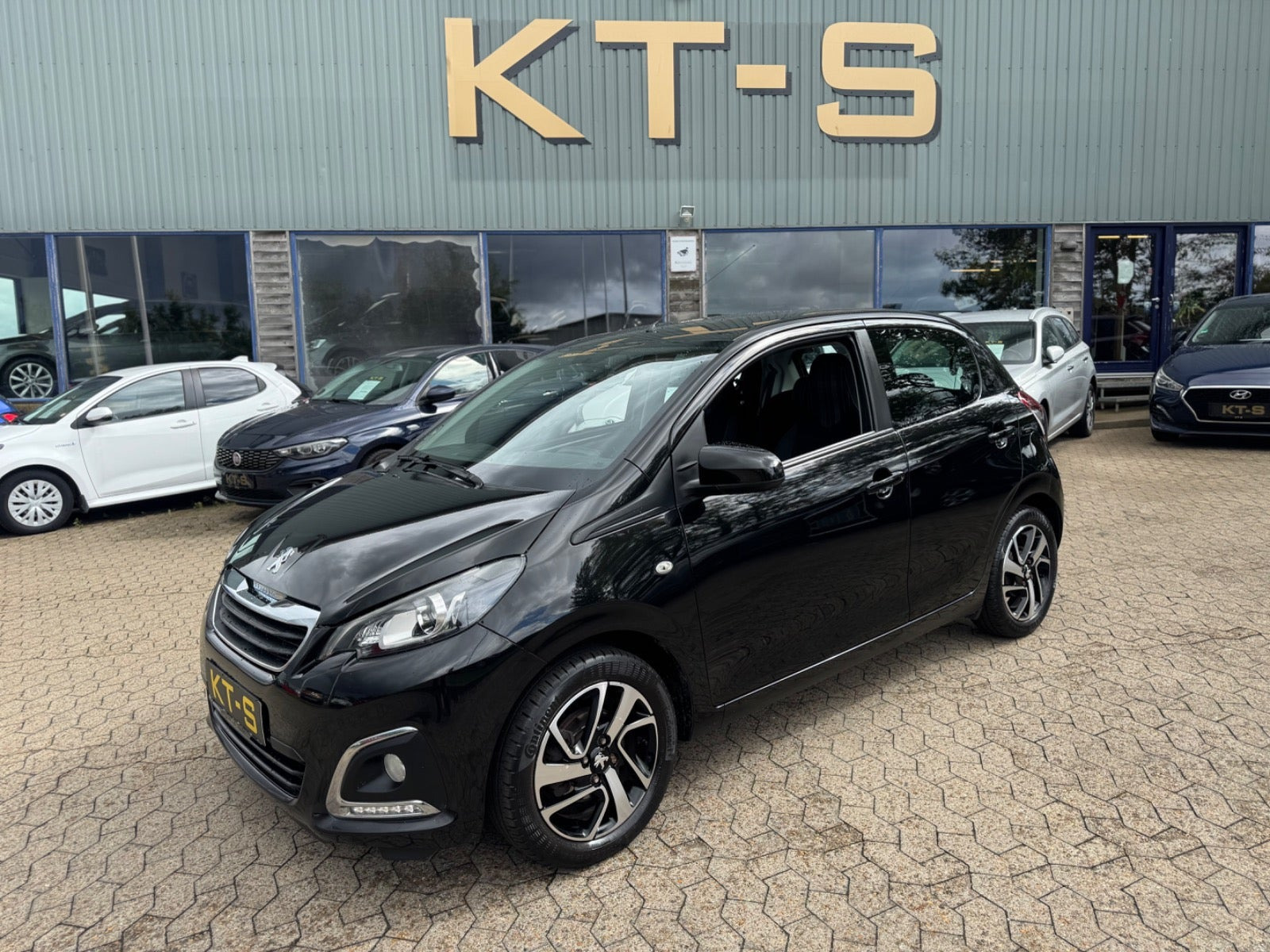 Sort Peugeot 108 fra 2019