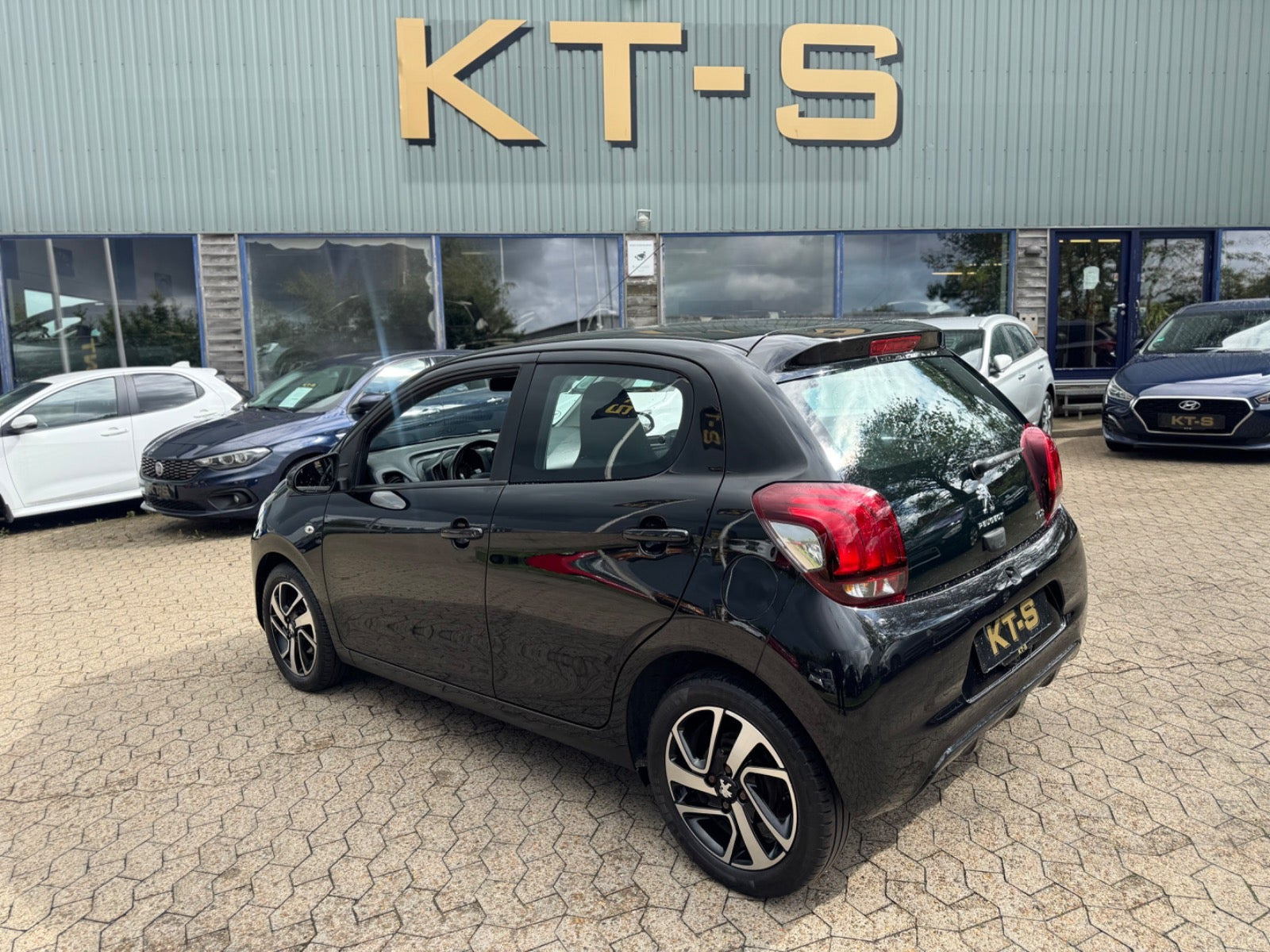 Sort Peugeot 108 fra 2019