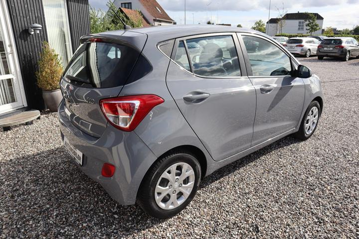 Grå Hyundai i10 fra 2015