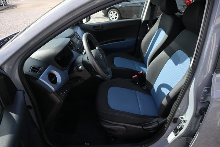 Grå Hyundai i10 fra 2015
