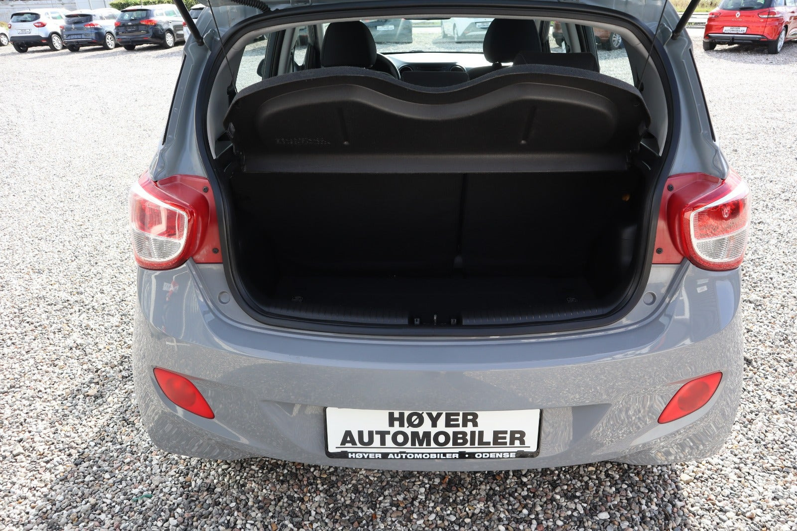 Grå Hyundai i10 fra 2015