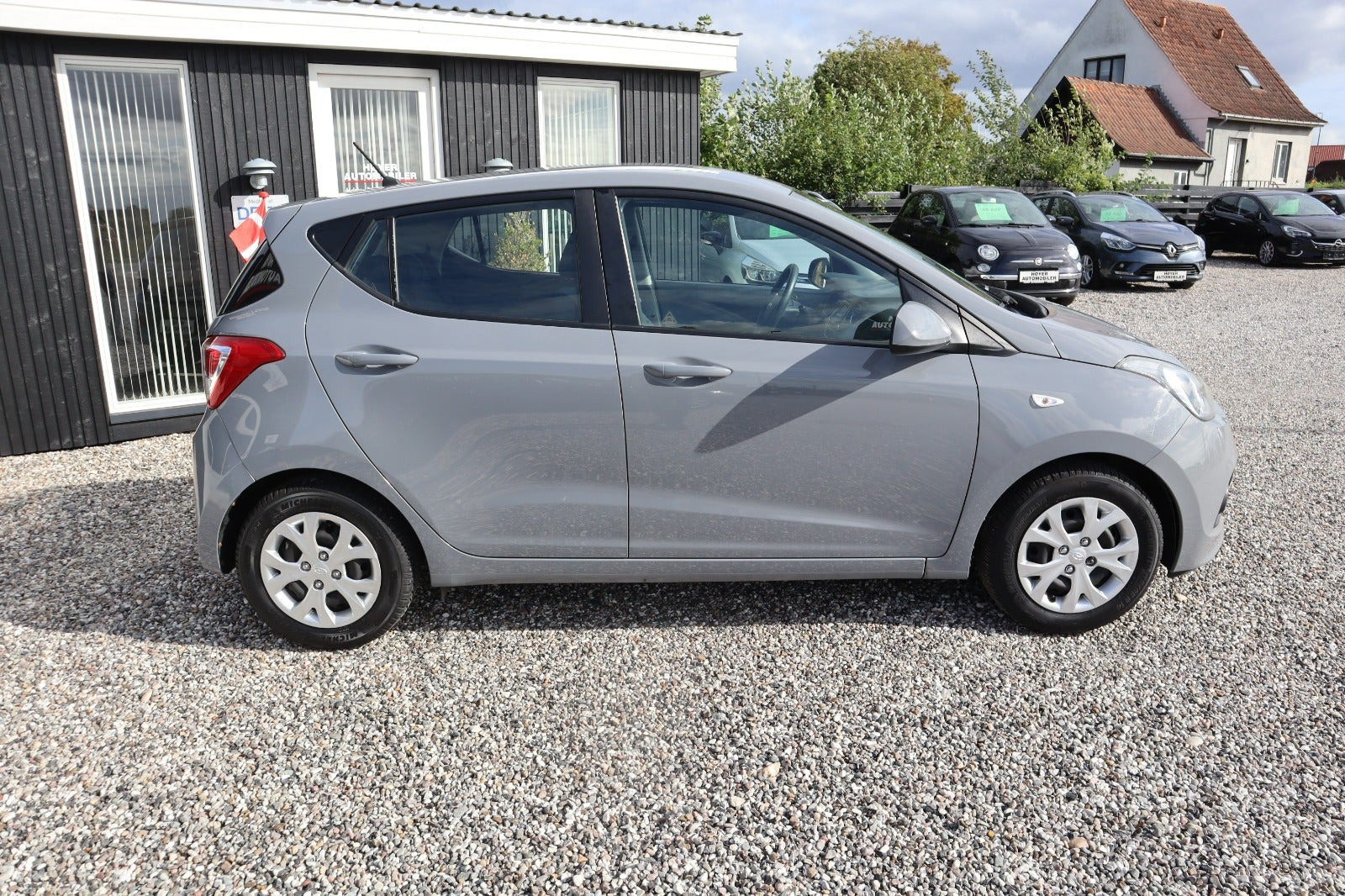 Grå Hyundai i10 fra 2015