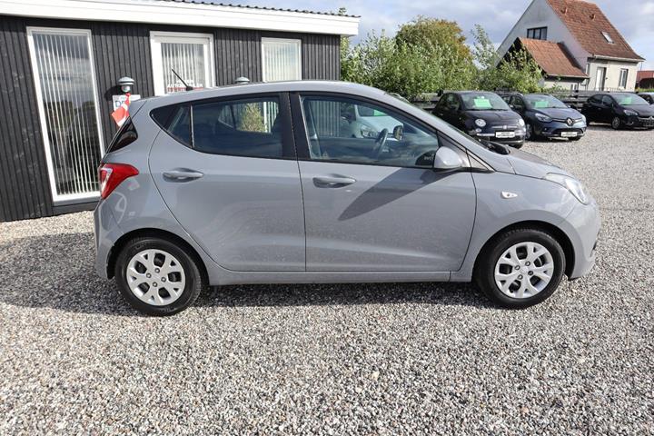 Grå Hyundai i10 fra 2015