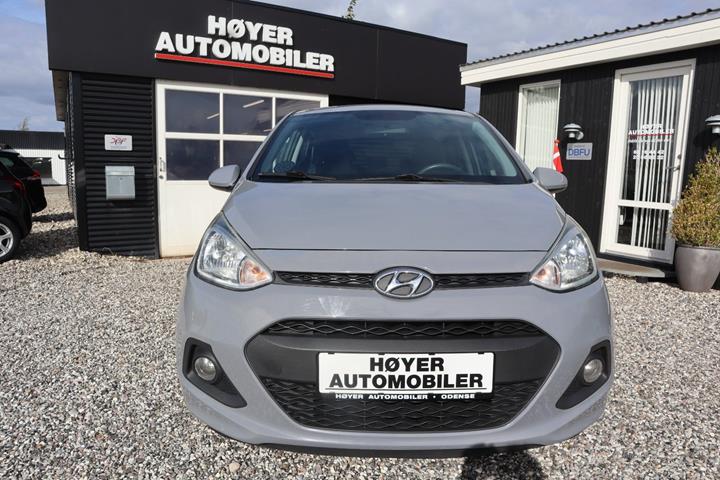 Grå Hyundai i10 fra 2015