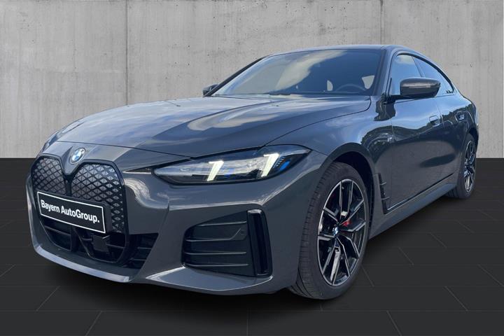 Grå BMW i4 fra 2026