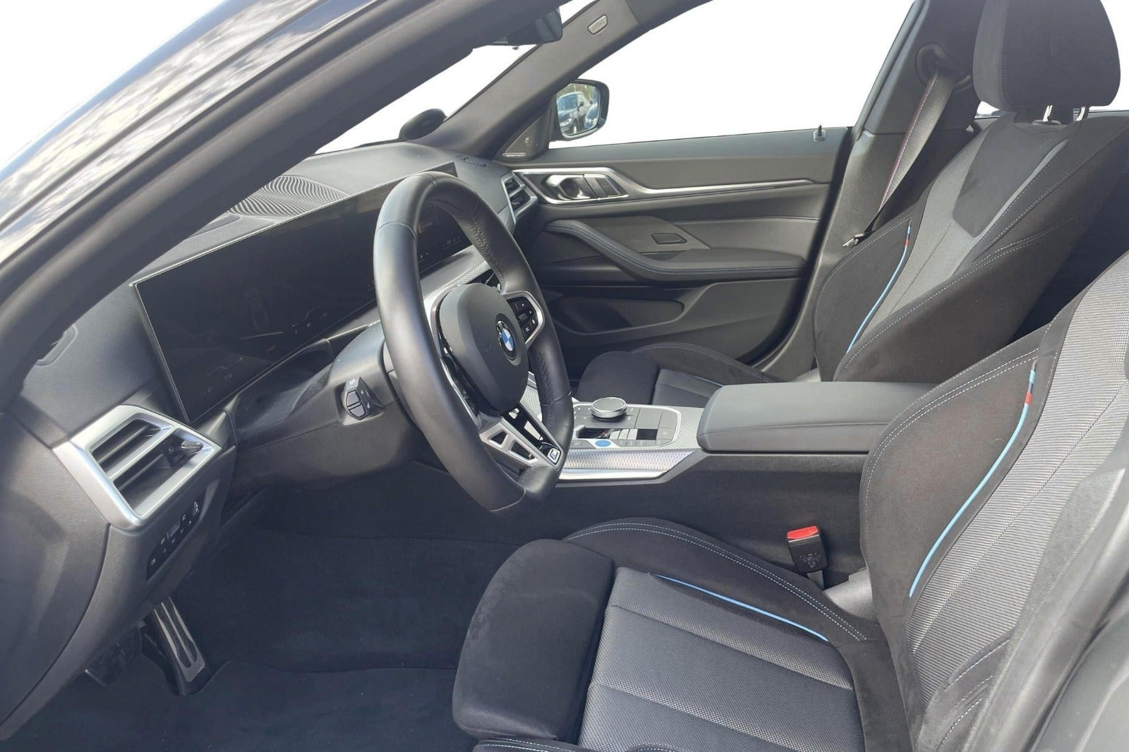 Grå BMW i4 fra 2026