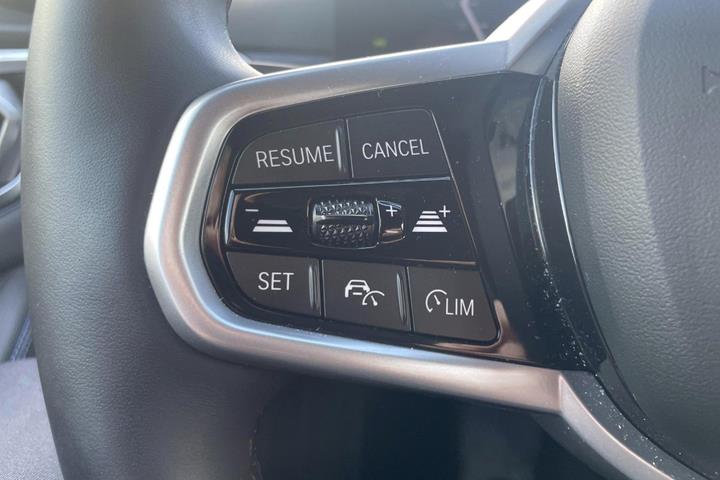 Grå BMW i4 fra 2026