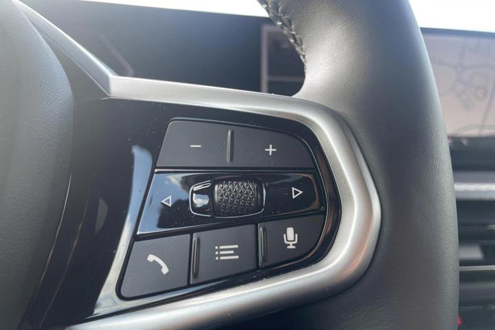 Grå BMW i4 fra 2026