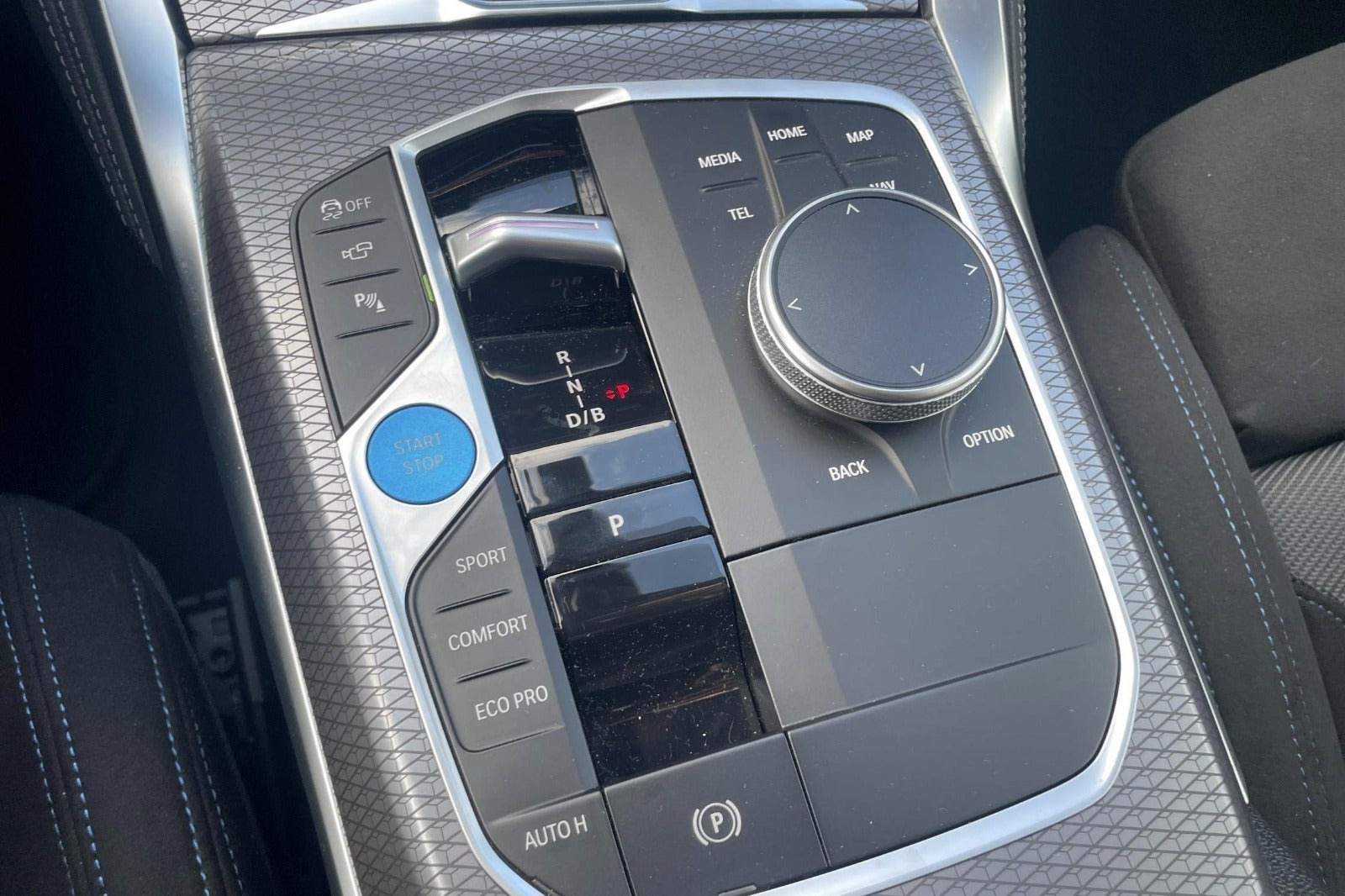 Grå BMW i4 fra 2026
