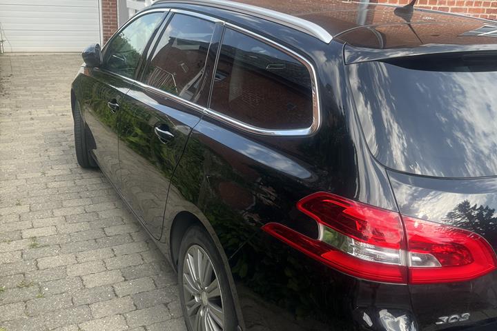Sort Peugeot 308 fra 2018