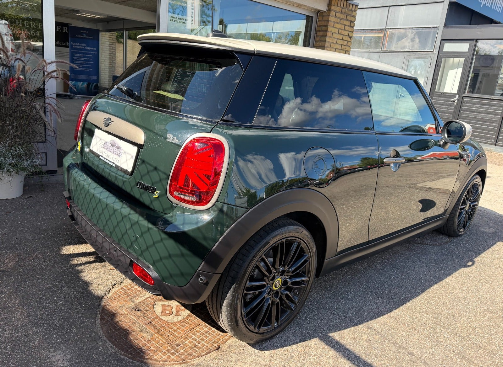 Grøn Mini Cooper SE fra 2023