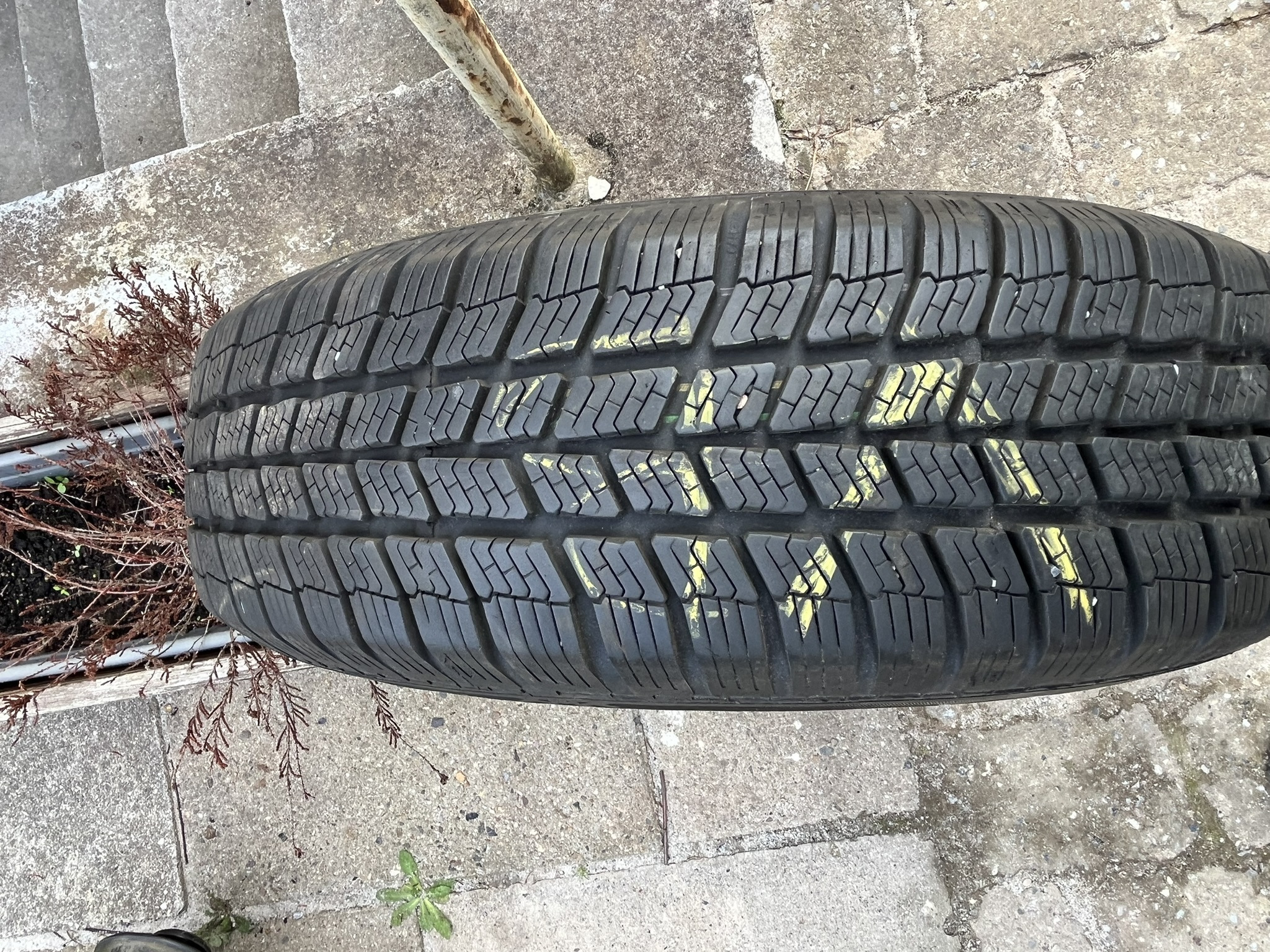 Grå Toyota Yaris fra 2012