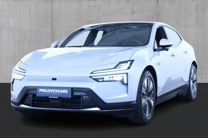 Hvid Polestar 4 fra 2025 set udefra