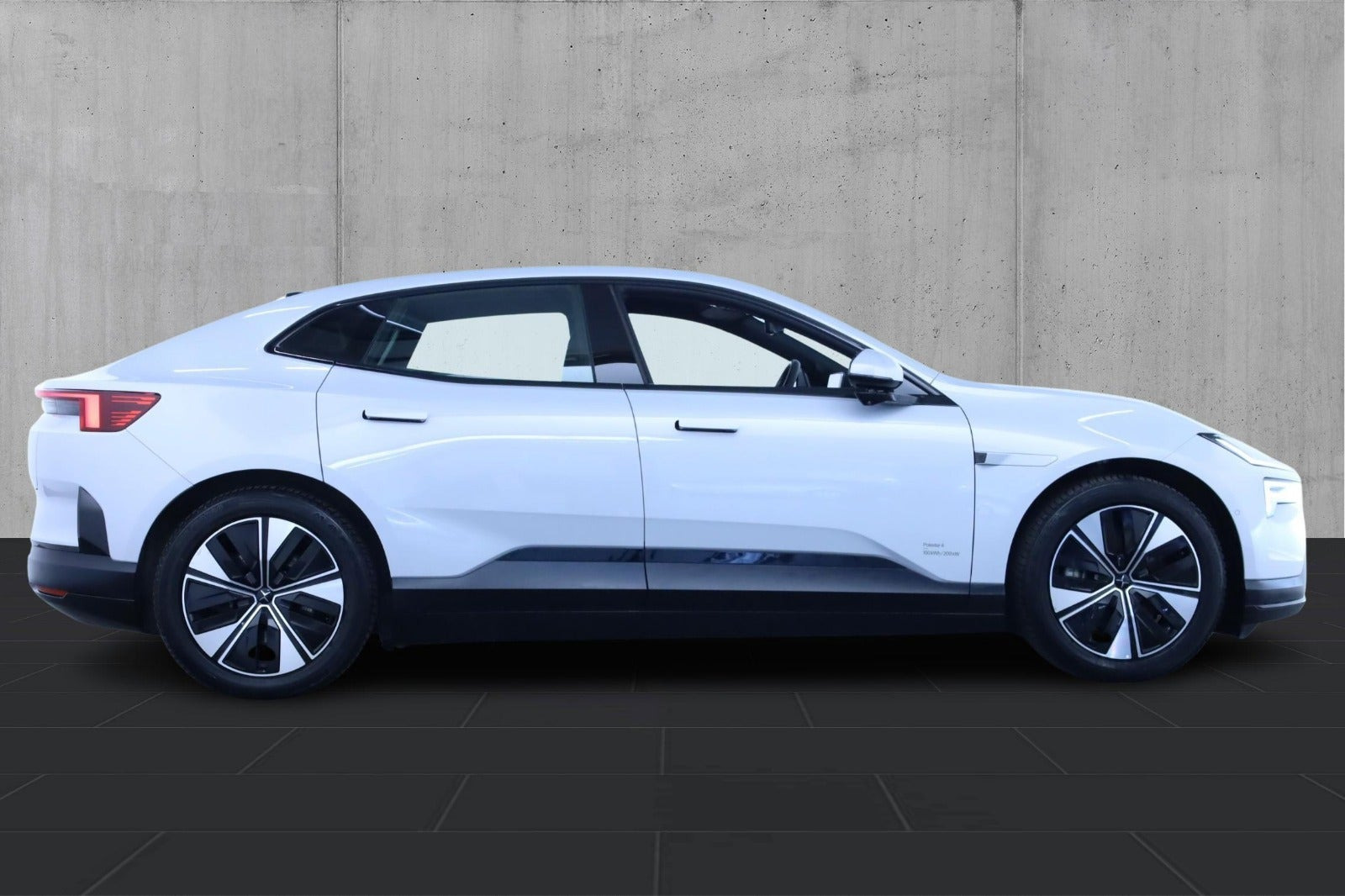 Hvid Polestar 4 fra 2025