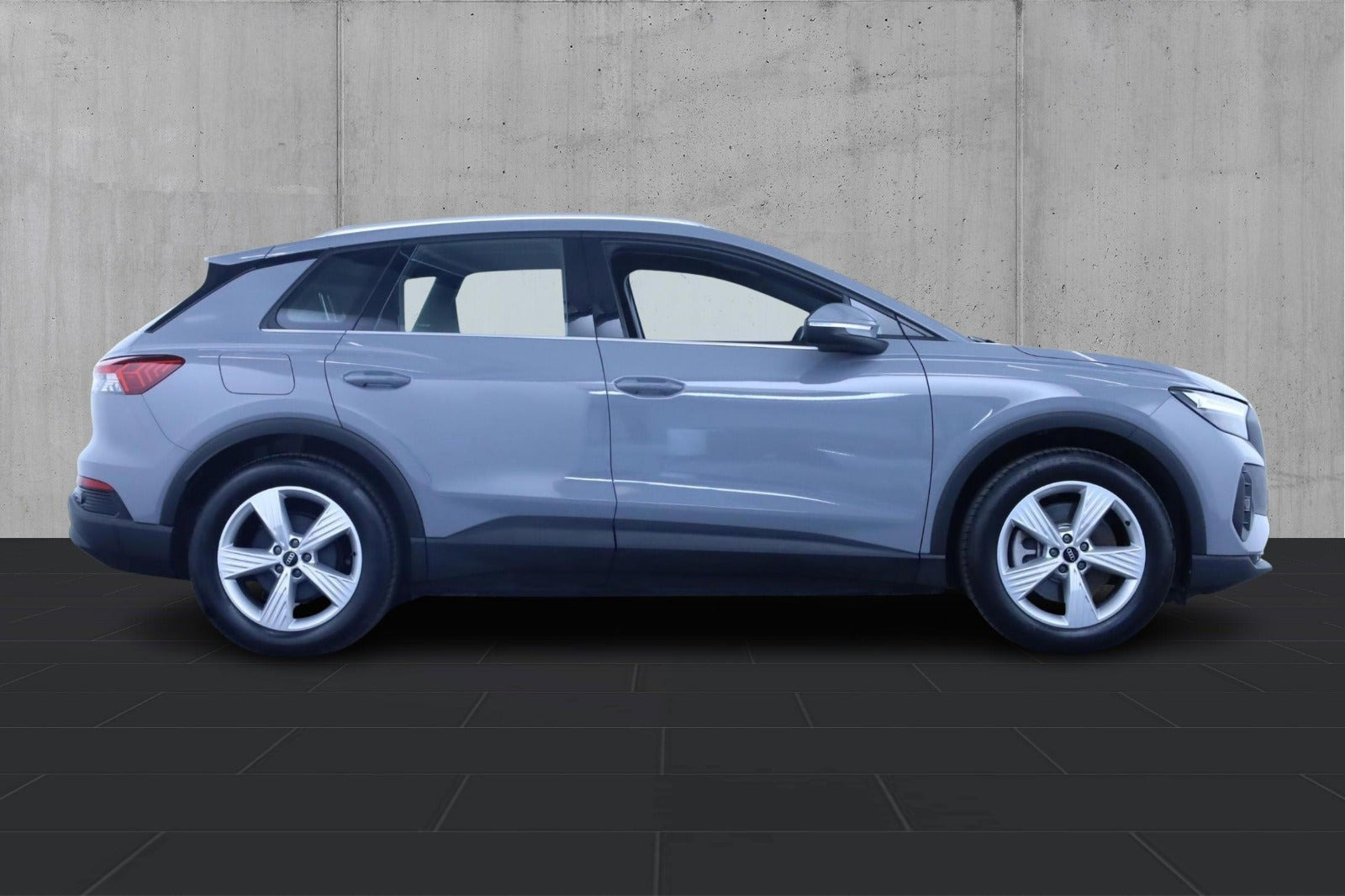 Grå Audi Q4 e-tron fra 2021