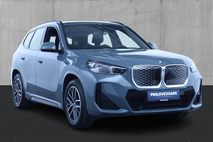 Grøn BMW iX1 fra 2024