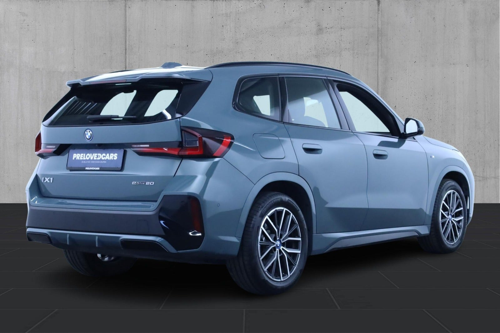 Grøn BMW iX1 fra 2024