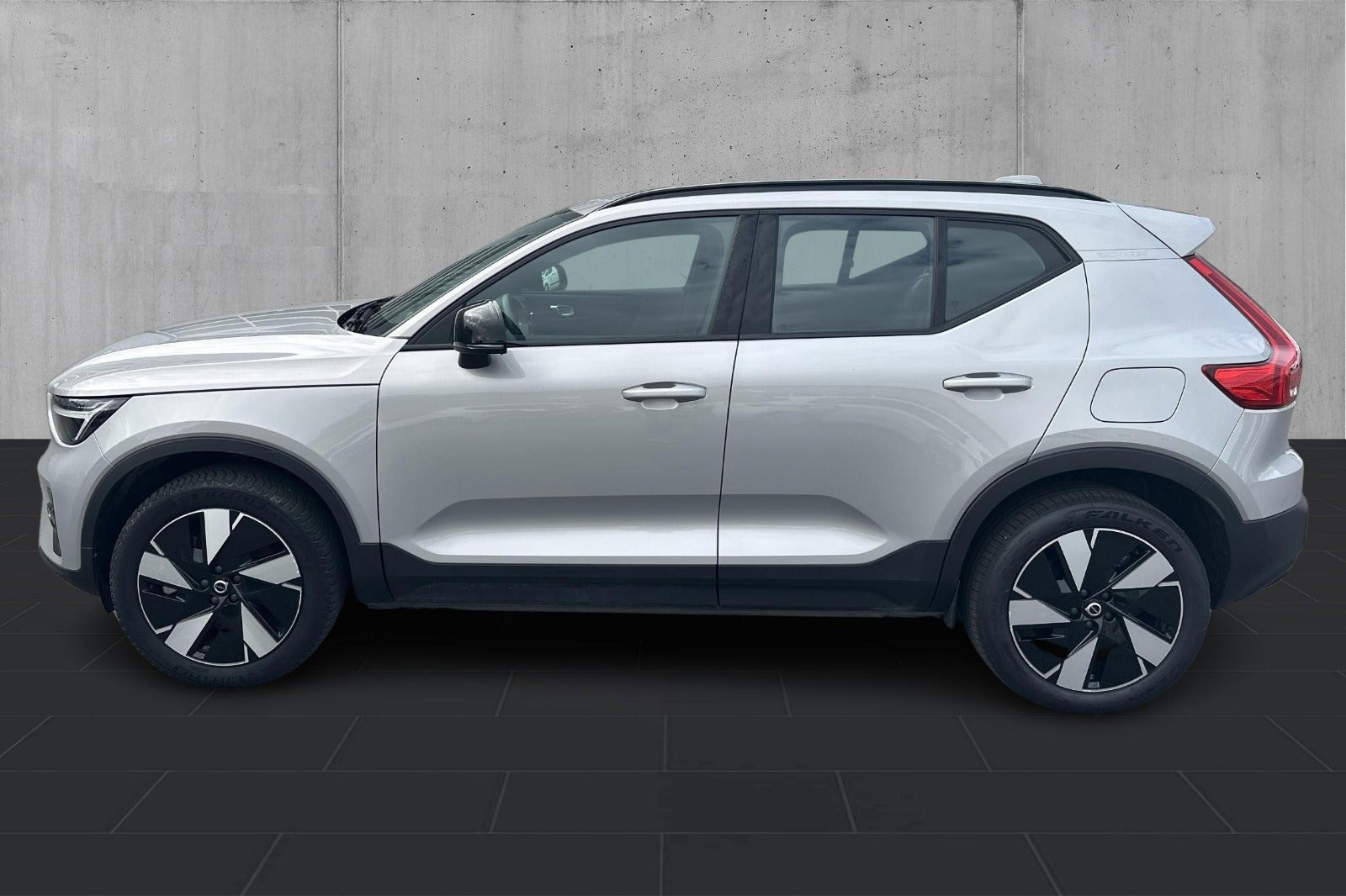 Sølv Volvo XC40 fra 2023